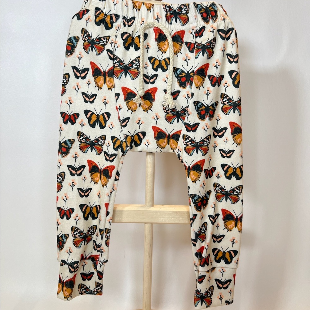 NWOT Cream Butterfly Print Kids Pajama/Lounge Set - Picture 5 of 5